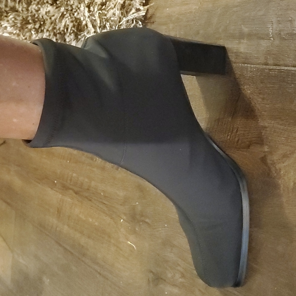 Boots - Picture 7 of 9